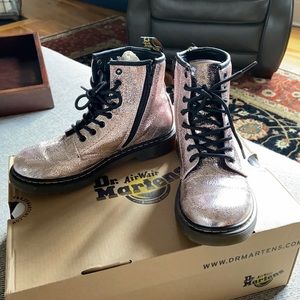 - Kids Dr. martens